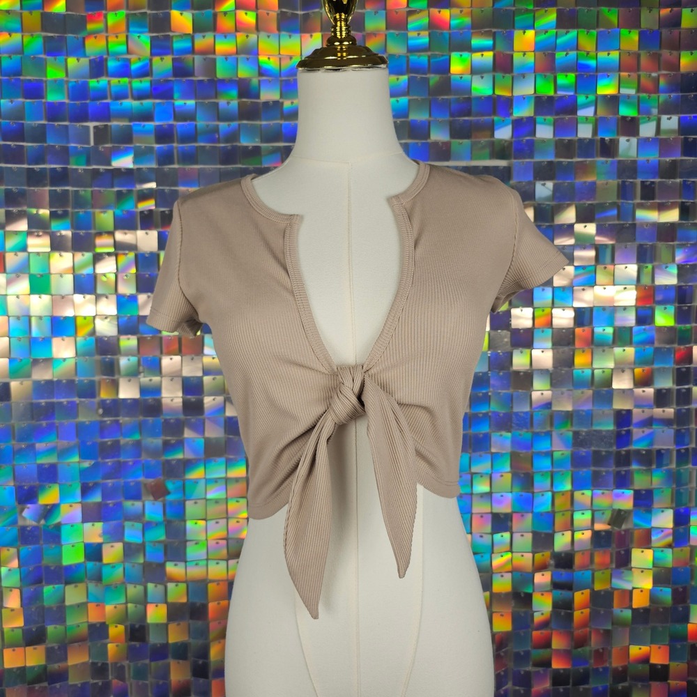 Love Tree Tie Front Crop Top Womens Medium Tan Excellent Ribbed Short Sleeve TN
